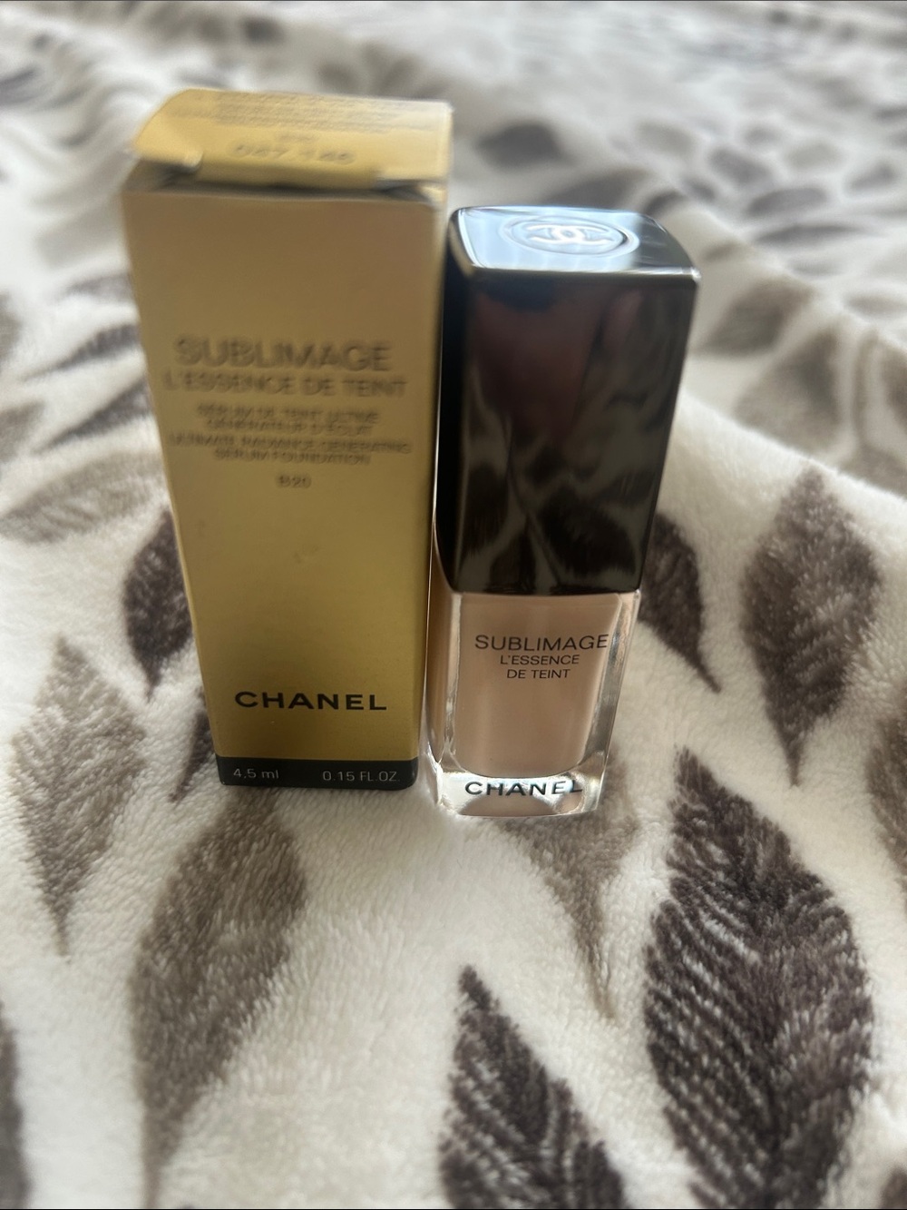 CHANEL Sublimage L’Essence de Teint Foundation - B20 travel size 0.1 50 Z